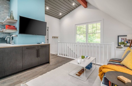 Saugatuck Condo | Carriage House - Studio Condo minutes away from downtown Saugatuck!