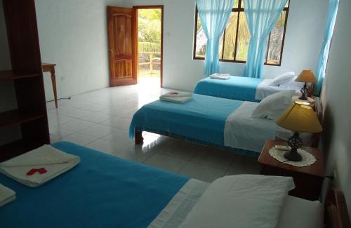 Puerto Villamil Cabin | Cartago Bay