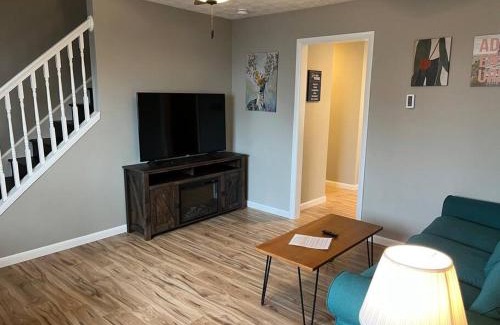 Norwood Apartment | Carter #4 Two bedroom unit near Xavier Downtown