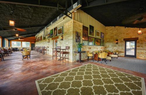 Johnson City Resort | Carter Creek Winery Resort & Spa