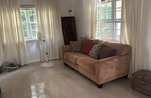 Jack's Hill Villa | Carters Nest Jacks Hill - Kingston