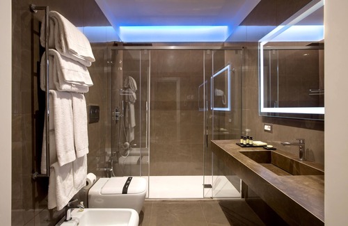 Quartieri Spagnoli Hotel | Caruso Place Boutique & Wellness Suites