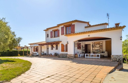 Can Carbonell House | Casa Carbonell - Lovely house with pool and garden