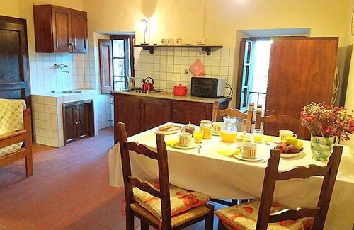 Monte Santa Maria Tiberina House | Casa Brina G: A characteristic and welcoming apartment that is part of an ancient country house made of stone, with Free WI-FI.