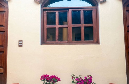 De Mexicanos House | Casa Real De Mexicanos one block from Santo Domingo!