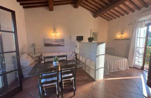 Cecina Apartment | Casa "Ale" con piscina comune e bellissimo giardino a 5 minuti dal mare