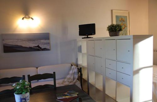 Cecina Apartment | Casa "Ale" con piscina comune e bellissimo giardino a 5 minuti dal mare