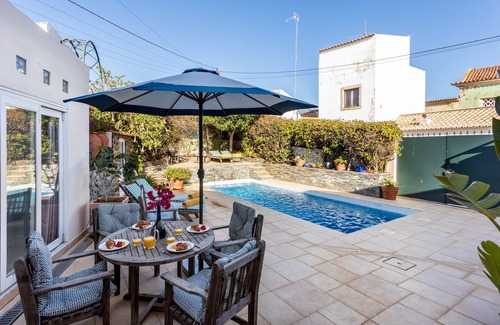 Figueira Villa | Casa Alegria. 3 Bedroom Villa, sleeps 7, private pool, BBQ, Wifi. Near beaches.