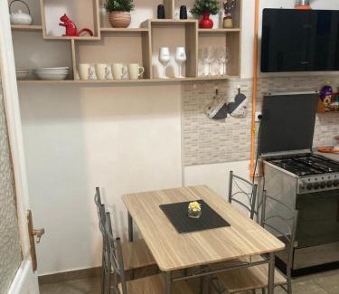 Barriera Vecchia-San Giacomo Apartment | CASA ALICE A 2 PASSI DAL CENTRO 55 mt 2
