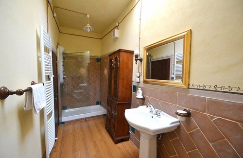 Sansepolcro Apartment | Casa Almo A: A welcoming apartment that is part of an ancient historic building, with Free WI-FI.