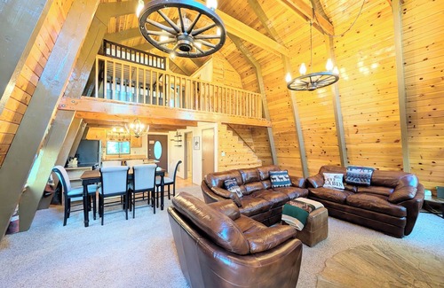 Meadow View Heights Cabin | Casa Amigos Cabin – Family-Friendly Retreat with Loft, Fire Pit & Nature Views