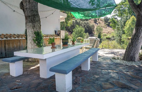 Tozar House | Casa Aurora is a cozy 2 person house in Mures, Spain, with a charming, tradition
