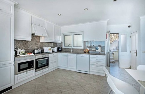 Peneco Beach Villa | Casa Bari, Vous Offre une vue à Couper le Souffle, en 1ère Ligne sur L'océan