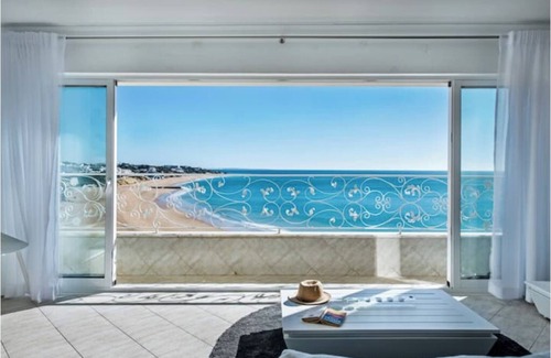 Peneco Beach Villa | Casa Bari, Vous Offre une vue à Couper le Souffle, en 1ère Ligne sur L'océan
