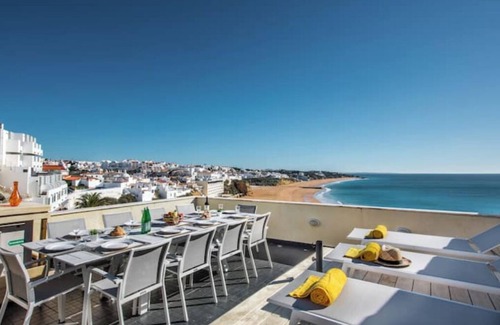 Peneco Beach Villa | Casa Bari, Vous Offre une vue à Couper le Souffle, en 1ère Ligne sur L'océan