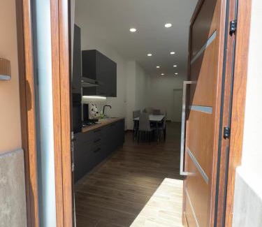 Castellammare del Golfo Apartment | Casa Bedda - INTERA CASA CON 3 CAMERE CON BAGNO PRIVATO, ARIA CONDIZIONATA E NO ZTL/ENTIRE APARTMENT WITH 3 BEDROOMS WITH PRIVATE BATHROOM, AIRCON AND NO LTZ