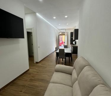 Castellammare del Golfo Apartment | Casa Bedda - INTERA CASA CON 3 CAMERE CON BAGNO PRIVATO, ARIA CONDIZIONATA E NO ZTL/ENTIRE APARTMENT WITH 3 BEDROOMS WITH PRIVATE BATHROOM, AIRCON AND NO LTZ