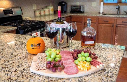 Beech Mountain Ski Chalet | Casa Bella – 5 Min to Beech Mtn Resort + Hot Tub