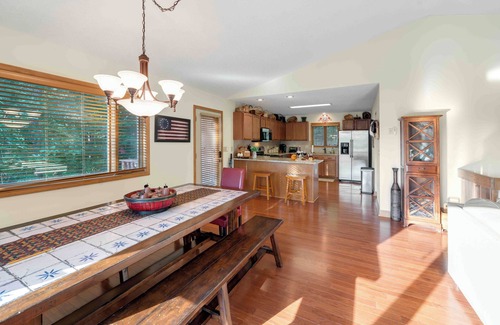 Beech Mountain Ski Chalet | Casa Bella – 5 Min to Beech Mtn Resort + Hot Tub