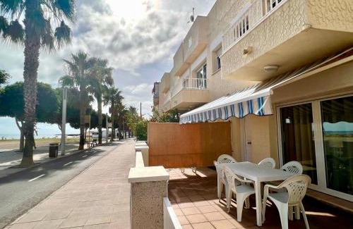 Cambrils House | Casa cómoda delante de la playa con vista al mar