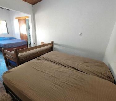 Raul Cury House | Casa c pisc, churrasq, pet friendly a 200m do mar