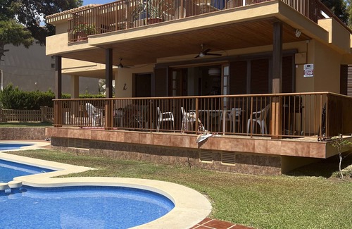 Calabardina Villa | Casa calabardina Luxury Beach House with Private Pool, Terrace & Wi-Fi
