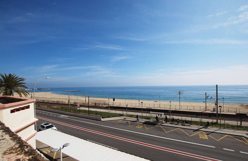 Premia de Mar Apartment | Casa Cami Ral - In front of the beach and train station