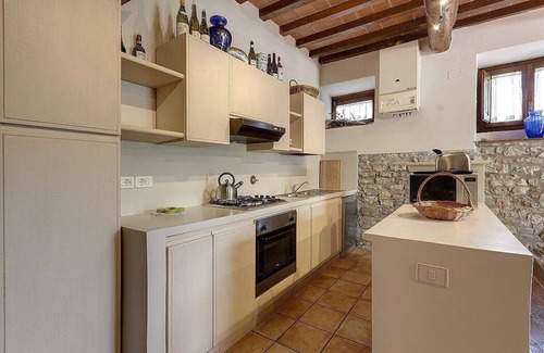 Pontassieve House | Casa Camomilla D: A characteristic and welcoming one-story independent house surrounded by meadows and by green hills, with Free WI-FI.
