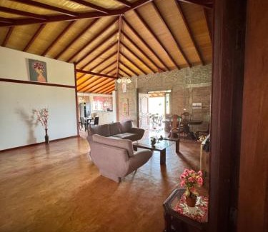 Yotoco House | Casa Campestre Lago Calima