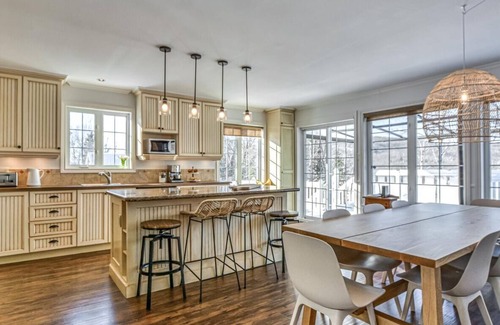 Lac-des-Plages Ski Chalet | Casa Carpe - Lakefront property w/fireplace & spa