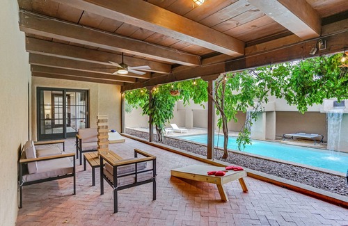 Northeast Heights House | Casa Cascada - 6 BR - Game Room - Huge Pool - Sleeps 21!