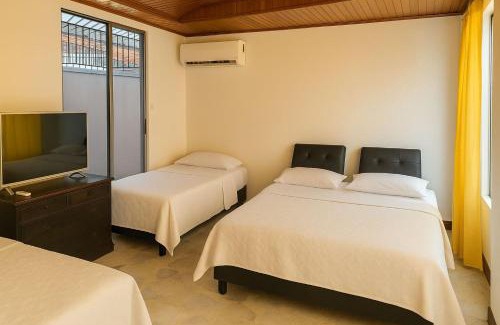 Campestre Apartment | Casa Castillo Cali