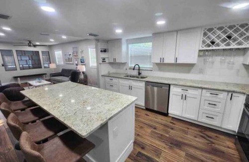 Childs Park House | Casa Chiquita in St Pete. 8 minutes from beach and Downtown. Boat parking.