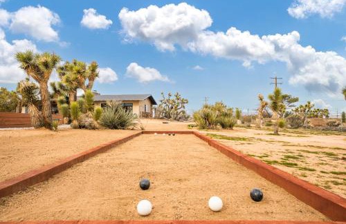 Yucca Valley House | Casa Cholla- Game Room, Hot Tub, Plunge Pool, Sauna, Hammocks