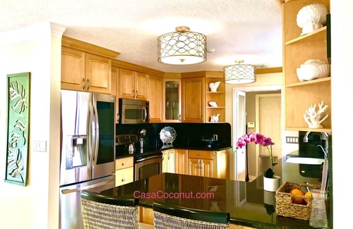 East Fort Lauderdale House | CASA COCONUT! Walk to the BEACH & Lauderdale-By-The-Sea! Resort Style Home!