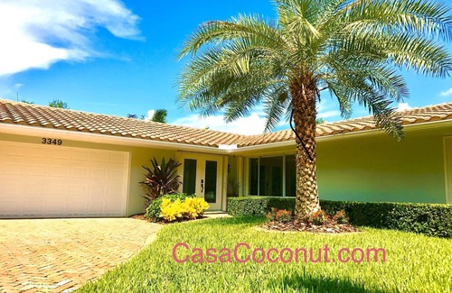 East Fort Lauderdale House | CASA COCONUT! Walk to the BEACH & Lauderdale-By-The-Sea! Resort Style Home!