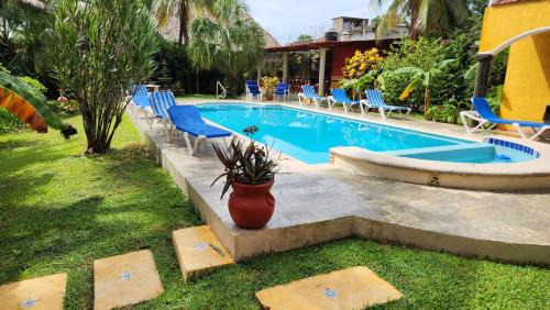 Colonia 10 De Abril Villa | Casa Colonial, Cozumel Villa Guava