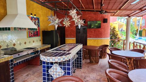 Colonia 10 De Abril Villa | Casa Colonial, Cozumel Villa Guava