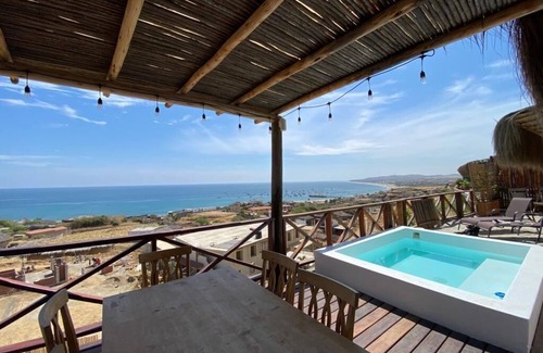 Punta Veleros House | Casa con piscina y una bella vista en Punta Veleros, Piura