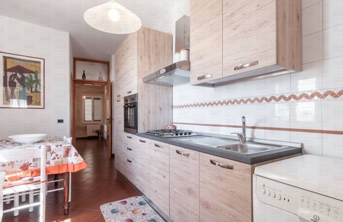 Centro Storico Apartment | Casa Conchiglia: Authentic Seafront Apartment