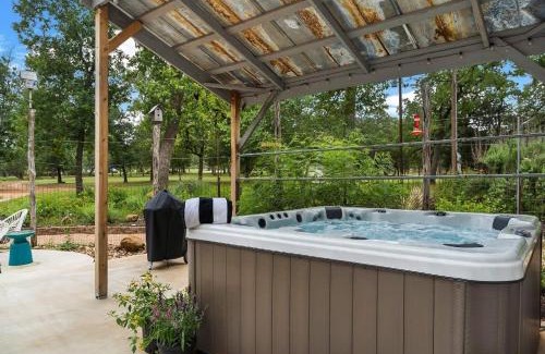 Fredericksburg House | Casa Crabapple Sleeps 13 Private and Hot Tub