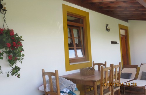 Espinho House | Casa da Avó, with swimming pool and beaches 2km away, up to 5 people, pets welcome.