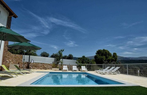 Codecoso House | Casa da Caneleira (Camélias de Basto)