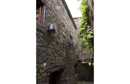 Lousa Cottage | Casa da Urze, charming cabin, especially for families and couples