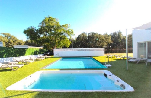 Gambia-Pontes-Alto da Guerra Villa | Casa de cedros piscine jacuzzi in setubal near beach