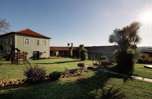 Rates House | Casa de Férias no Meio da Natureza - Espaço Perfeito Para Relaxar ou se Divertir