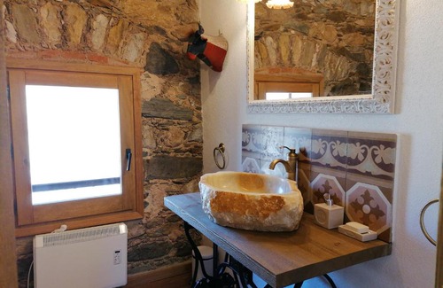 Vilallonga de Ter Ski Chalet | Casa de La Roca - Only Adults.