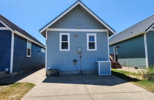Ocean Shores House | Casa De Playa- Newer home on the water
