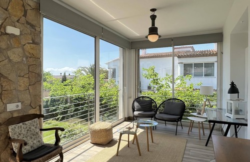 L'Escala Villa | Casa Del Mar- Large villa with garden and 2 pools 50 meters from the beach