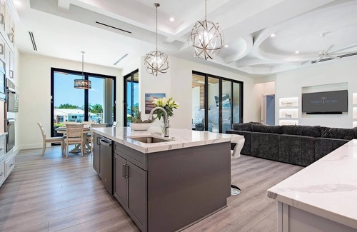 Marco Island House | CASA DEL MAR - Walk to Snook Inn and the Marco River Marina!
